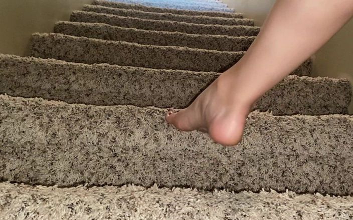footivities: Ivys foot goddess menggodamu di tangga