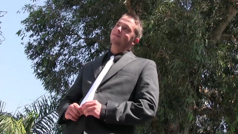 Gentlemen's Closet: Derrick Collins 01