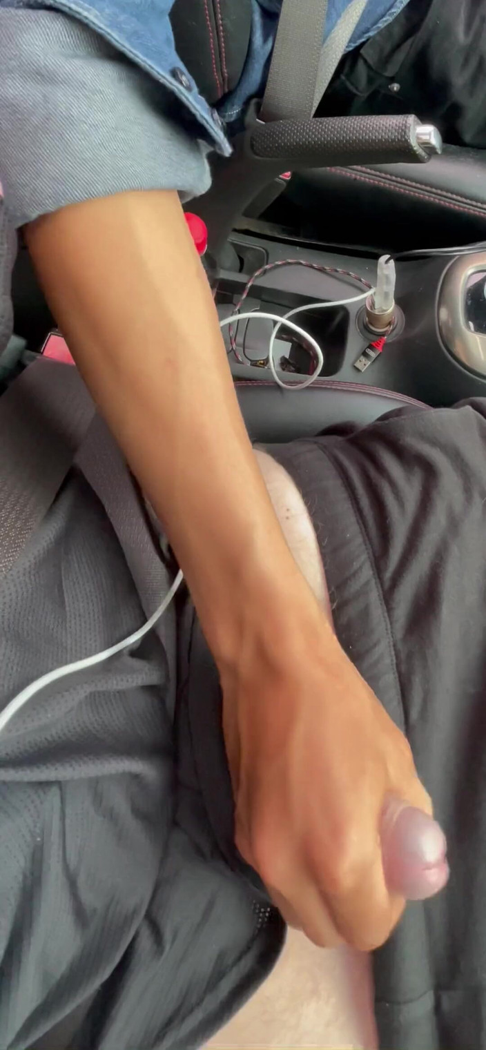 Quan Vietnam 18: युवा सुंदर टैक्सी उबर हड़पने वाला ड्राइवर गाड़ी चलाते समय यात्री को हिलाते हुए पकड़ता है और मदद करता है।