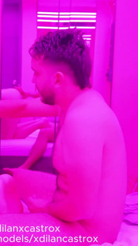 Roztomilý Gay Otevře Svůj Zadek, Aby Dostal Kohout Z Rovného Creampie