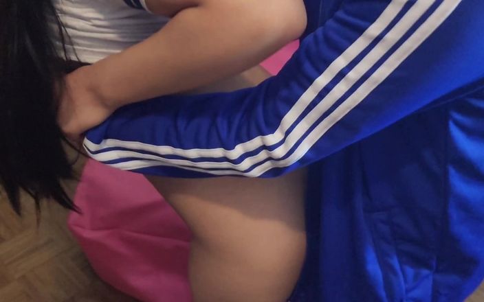 Astrid Cute: Comment baiser ta camarade de classe d’étudiante, j’enlève ses heures...