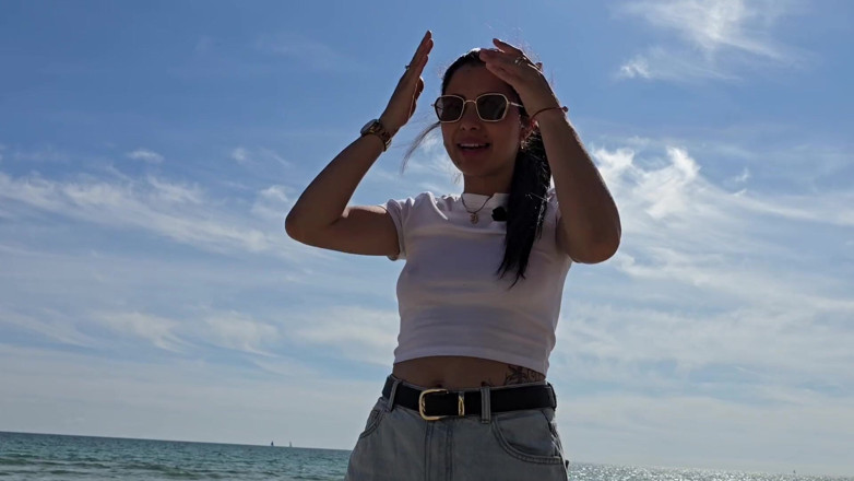 Labestiaylabella: Une demi-sœur se fait baiser sur la plage !