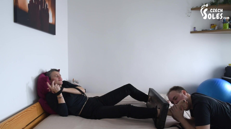 Czech Soles - foot fetish content: Castigo de suela desnuda y cosquillas intensas para su sumisa