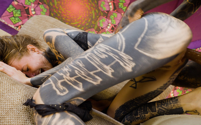 Z-Filmz: タトゥーカップルハードとアナルゲーム