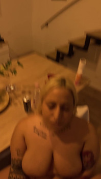 Vnadná Tlustá Budapešť Maďarská Dívka Přesvědčila Do VR Sexu