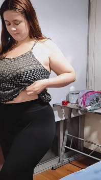 Nicole'ün dev burrito doldurma ve soda şişkinliği