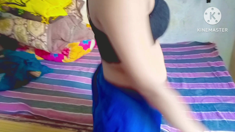 Ankurpriya000: Annemin gençliğini görünce, herkes ateşli üvey annenin seksi vücuduna yumruk sokmaya...