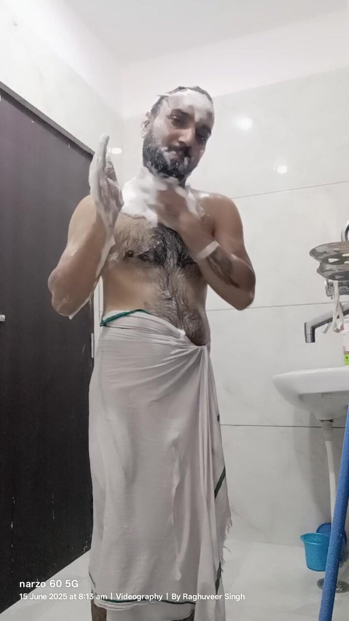 Rajasthani-old-lover: Un homme desi aime l’eau