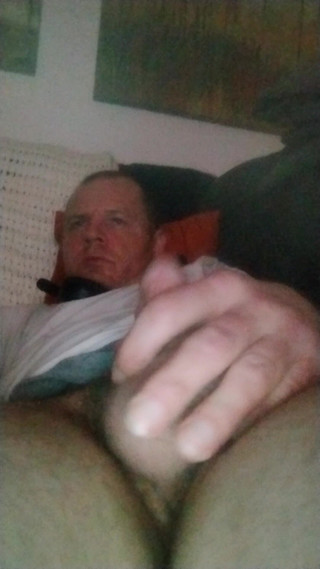 Kutta: Cargas de pre cum half errect