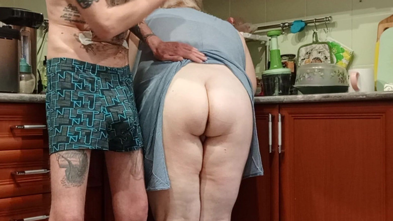 Zona901: Výprask souseda v zadku ošukaná do pusy, kundička a sperma...