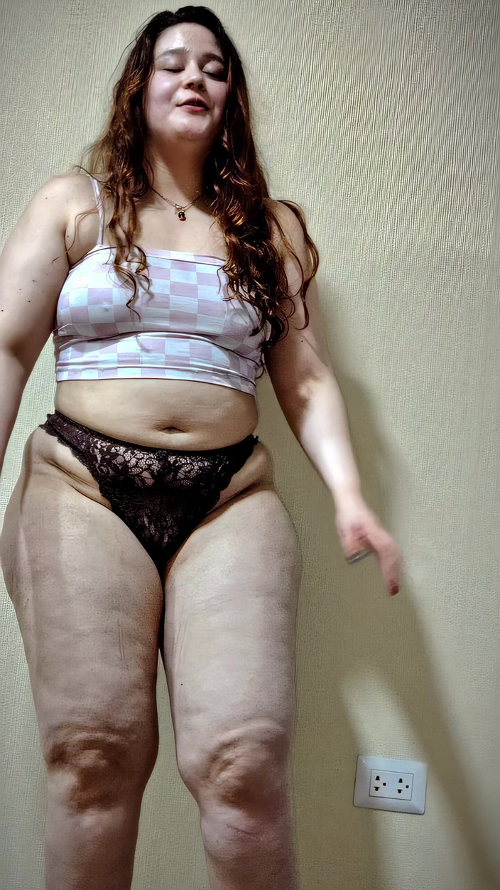 Nicole Passat: Nicole La Provocazione Grassa Sciocca: Dondolato Culo Cellulite E Danza...