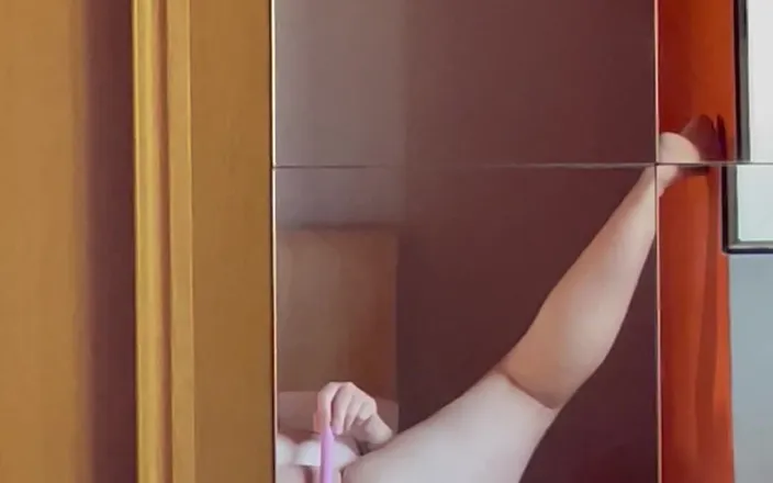 Vintage Fox: Wand Play to Cum