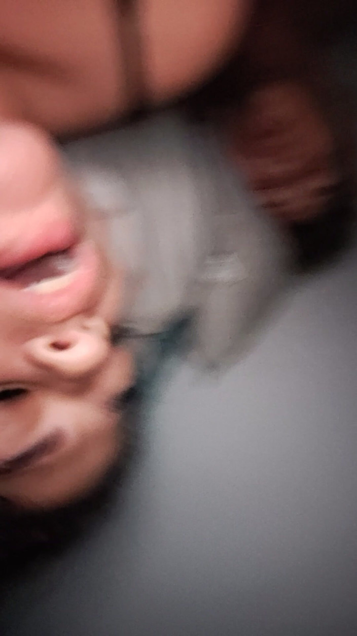 AngyAmazon: Pizda mea devine foarte cremoasă în timp ce îmi înșel încornoratul cu un prieten