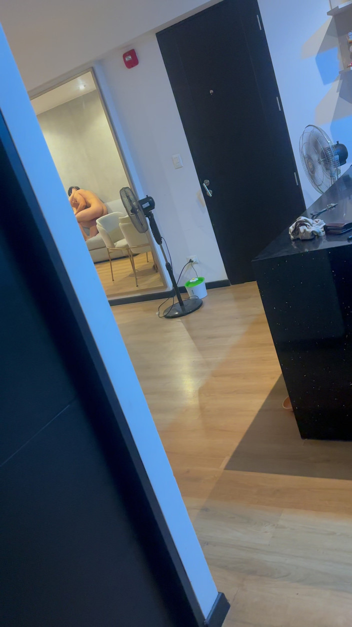 Lola Petite: Jag bjöd in en kille bakom min mans rygg och...