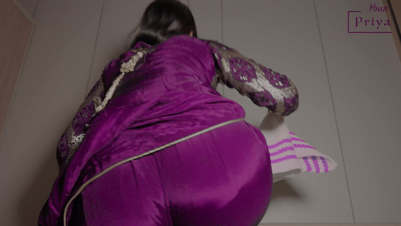 Your Priya: दोस्त की सौतेली मम्मी हॉट मालिश के बाद चुदाई सिखाती है, वह सफाई के दौरान गिरती है हिंदी ऑडियो
