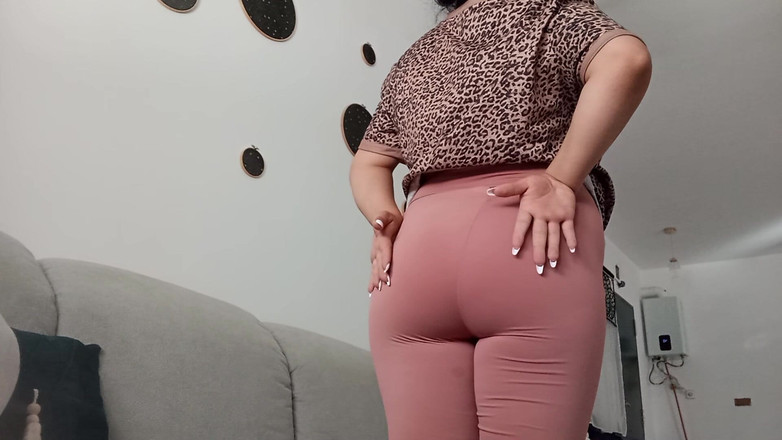 fartingclub01: Pawg imut dengan legging
