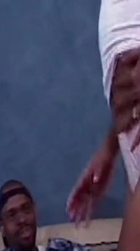 Gangbang s černošskou děvkou tvrdě šukanou