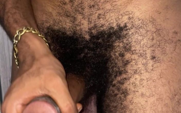 HornyVille Gay: Aku lagi asik ngocok raksasa pria kulit hitam