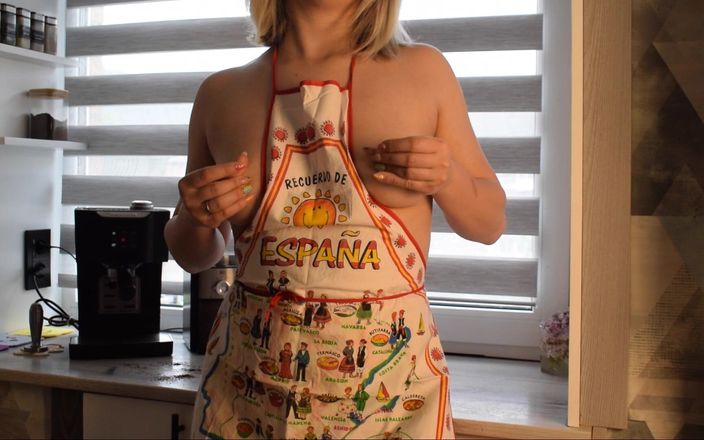Julia SQuirt: Cafea fierbinte de la gospodină