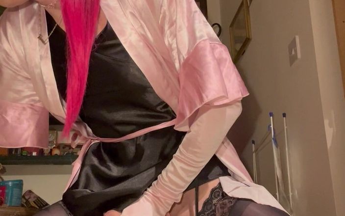 Jessica silk: Jess Silk cưỡi cu giả