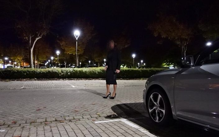 Loreley add: Oblékla jsem si průhledné šaty a nechala chcaní běžet