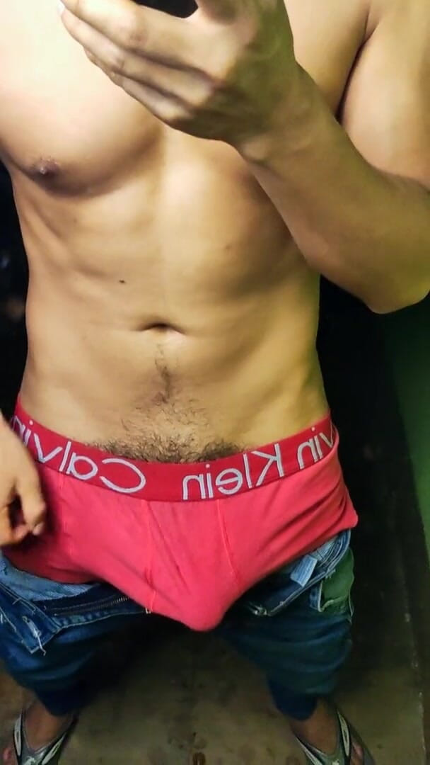 Hornyboy2058: Tôi gửi cho anh ấy một bức ảnh về một cái mông...