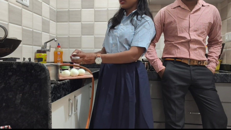 Mumbai Ashu: Awek India mengongkek gurunya di rumah kali pertama