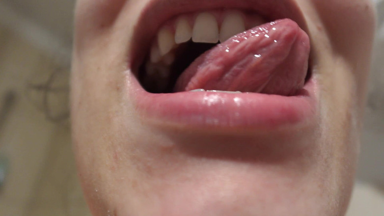 AmayaMori: Adik tiri Indiaku lagi asik sikat gigi sebelum mulutnya dientot...