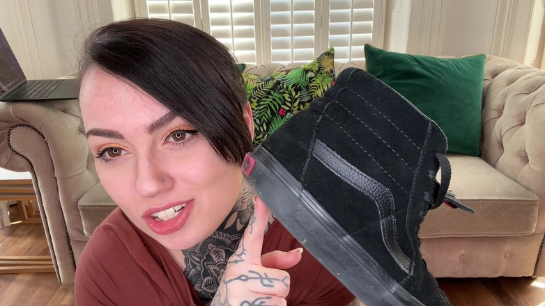 Miss Valentina: Acariciar a mis zapatillas