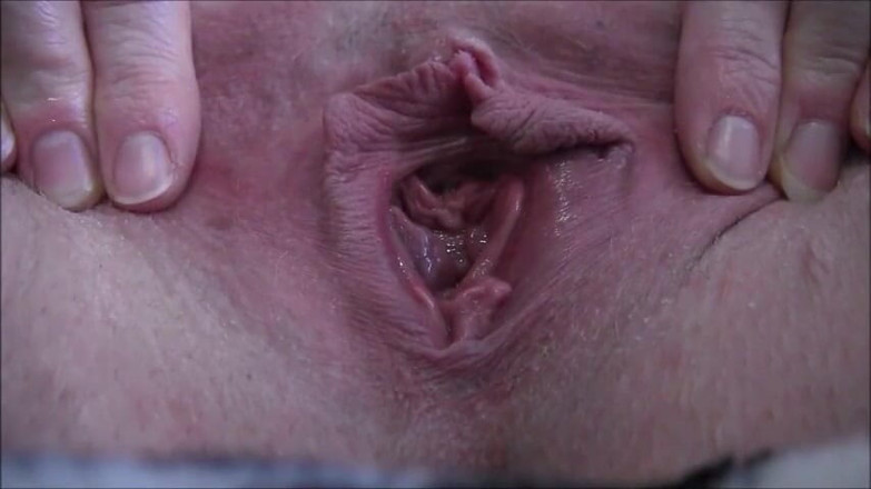 Nikki Nevada: 9 month pregnant extreme close up masturbation