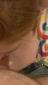Amelia Rose hace un video mientras hace una mamada