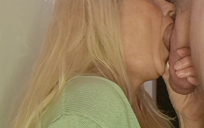 Milf-T: 性感的奶奶让他Cum.mp4
