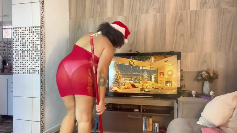 Cutiepiie Chubby: Толстушка убирает на Рождество в праздничном прозрачном платье