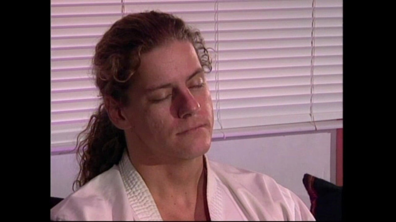 Black Sinner: ブルネットのエッチな熟女がファックする前に大きなチンポをしゃぶる