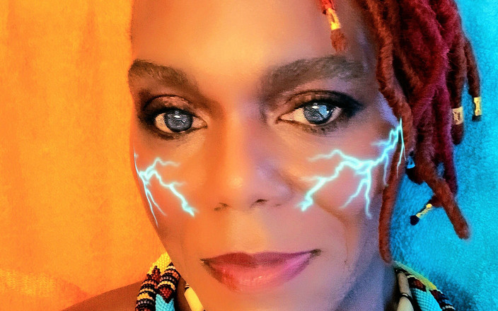 Kimbilly: Ts Kim oyuncaklarla oynuyor