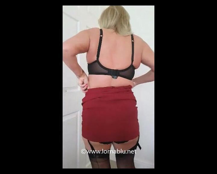 Lorna Blu: 缓慢和性感的脱衣舞