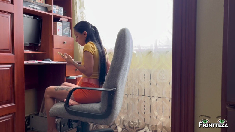 Frintteza: Stepson Promised to Help Stepmom with the Computer After Creampie...