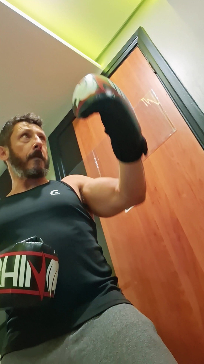 Punchbagplz: Gouine wrestler - sessão de treinamento para adoração muscular em POV
