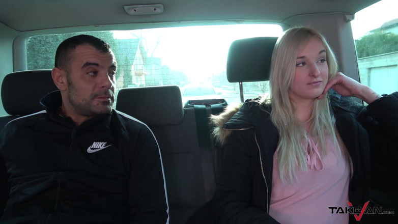 Take Van: Stupida giovane bionda tradita da un falso tassista e allarga...
