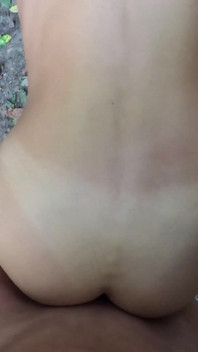 Baise coquine dans la forêt + balade à vélo excitée