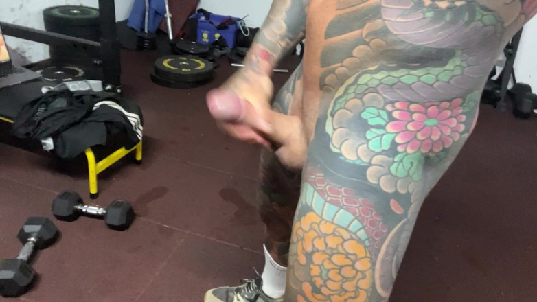 Juan Lucho Gay: Грязная соломинка в спортзале после тренировки