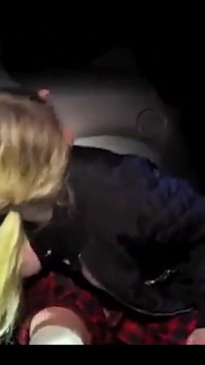 Creampie Clinic: Loira Caçando Boquetes E Grandes Tratamentos Faciais