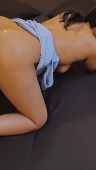 Seksi Asyalı kız harika seks ve götüne boşalma.