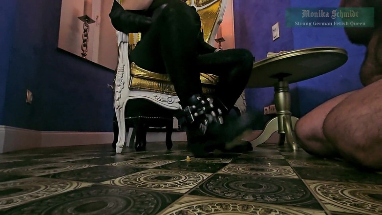 Strict Senz: Monika Schmidt potraviny drcení plivání bootworship verbální ponížení sph v...