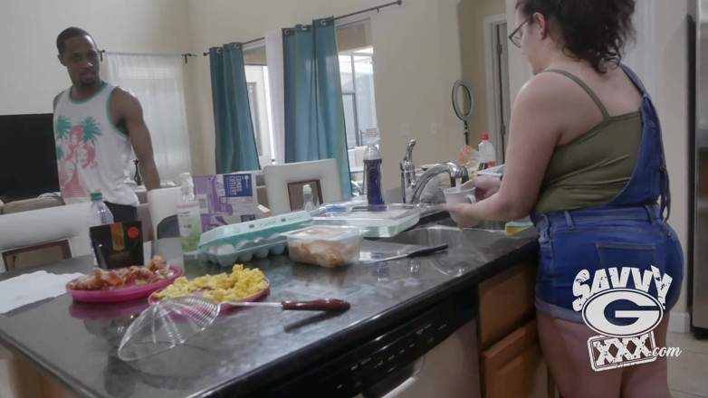 Savvy G: Savvy G and Vicki Verona Food Fight