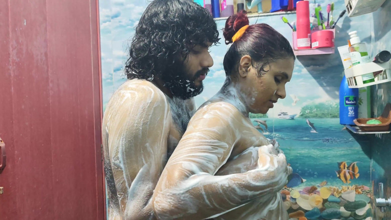 Vaigavarun45: Baño y tetas prensa baño romance