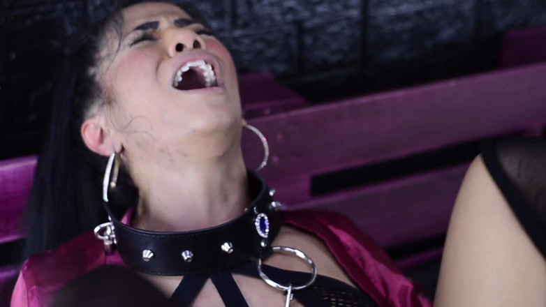 Naty Delgado: Une esclave innocente se fait dominer par son patron et...