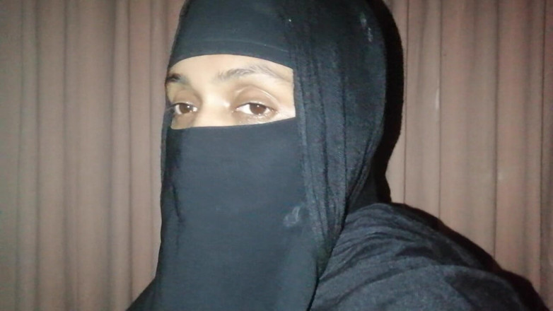 Tina Baby: Une MILF du club se prépare à habiller Mak