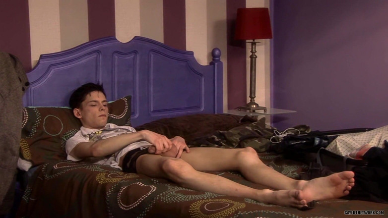 Teach Twinks: Slim Twink miluje své hračky