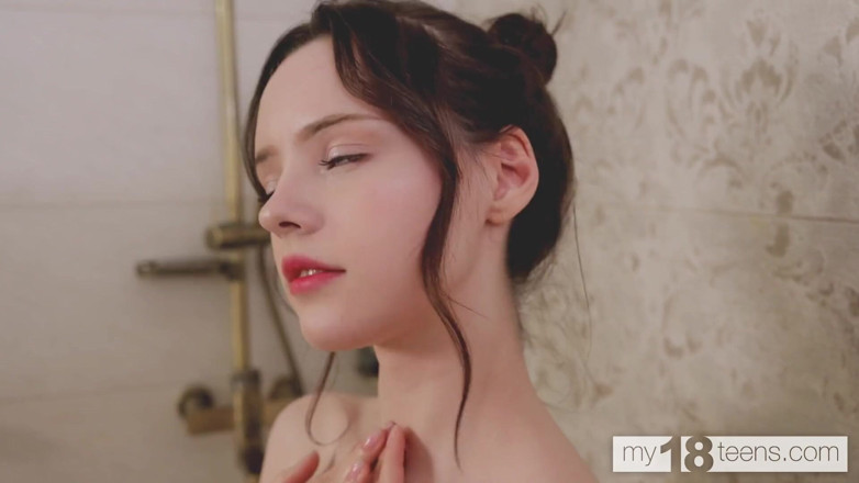 My 18 Teens: My18teens - la petite Dakota Doll se fait baiser la chatte...